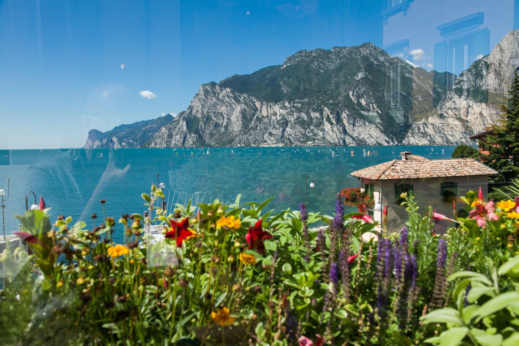 Hotel Lago Di Garda Nago Dış mekan fotoğraf